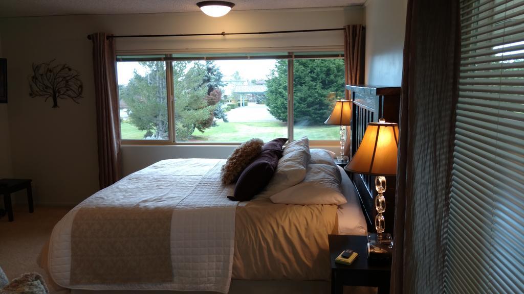 Greenhouse Inn By The Bay Sequim Extérieur photo
